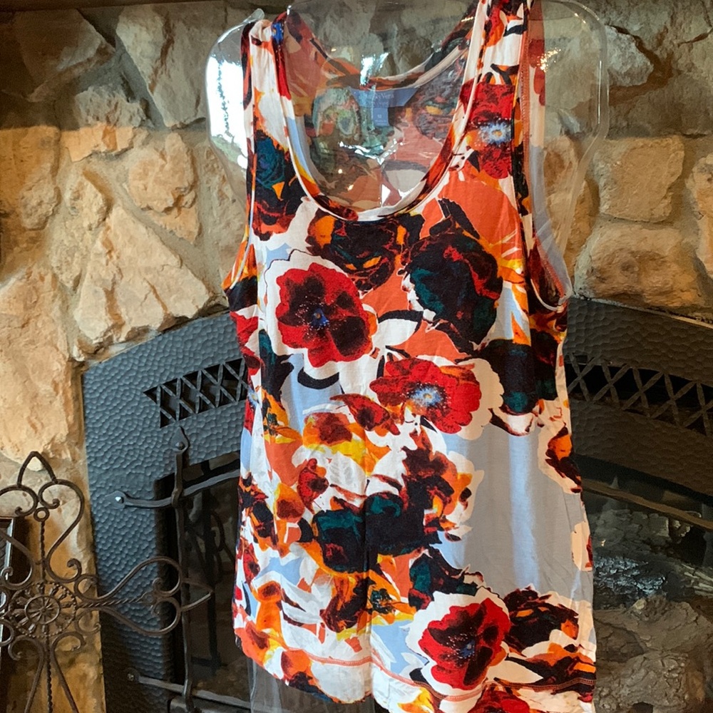 Fabulous Simply Very Vera Wang Fall Floral top
